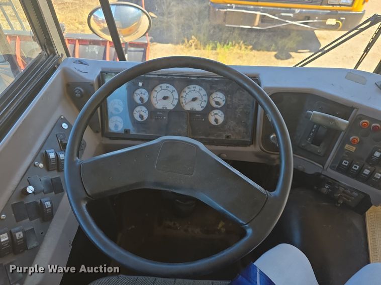 image for item DQ4570 2004 IC FE300 school bus