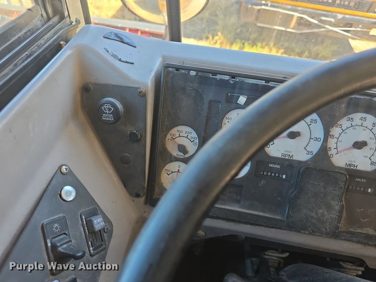 image for item DQ4570 2004 IC FE300 school bus