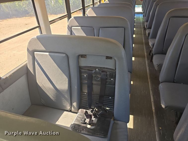 image for item DQ4570 2004 IC FE300 school bus