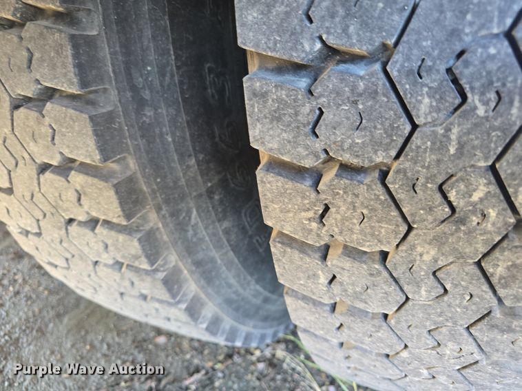 image for item DQ4570 2004 IC FE300 school bus