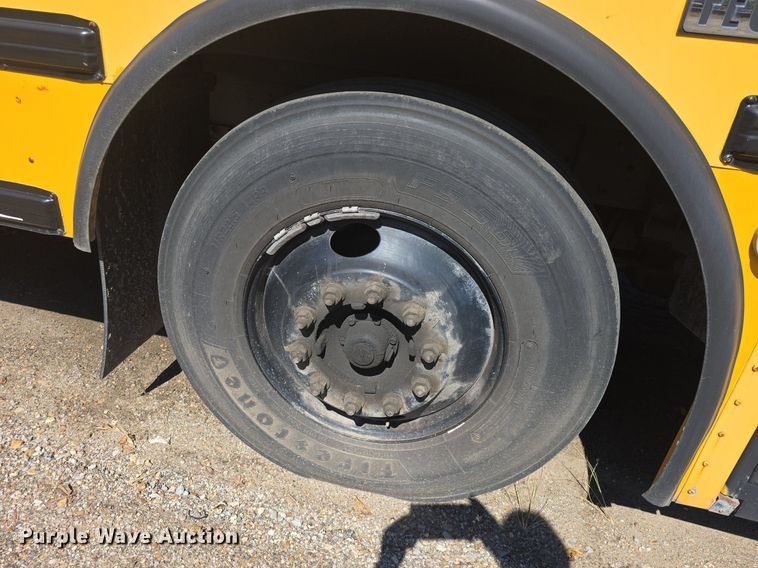 image for item DQ4570 2004 IC FE300 school bus