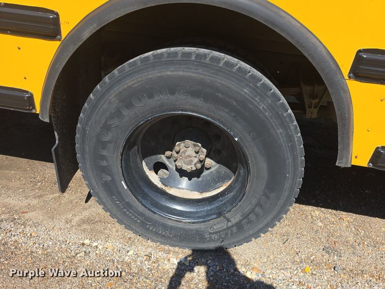 image for item DQ4570 2004 IC FE300 school bus