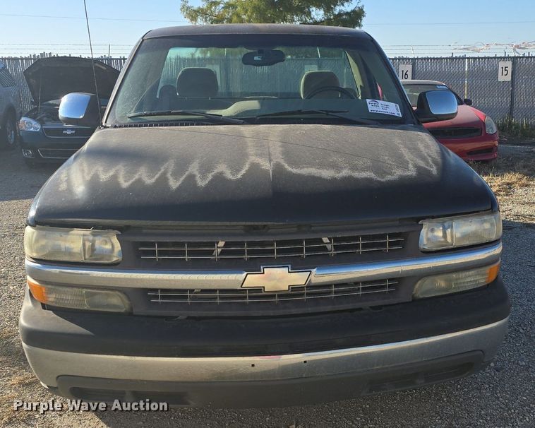 image for item DQ5226 2001 Chevrolet Silverado 1500 pickup truck