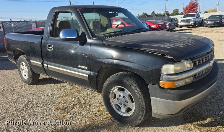 image for item DQ5226 2001 Chevrolet Silverado 1500 pickup truck