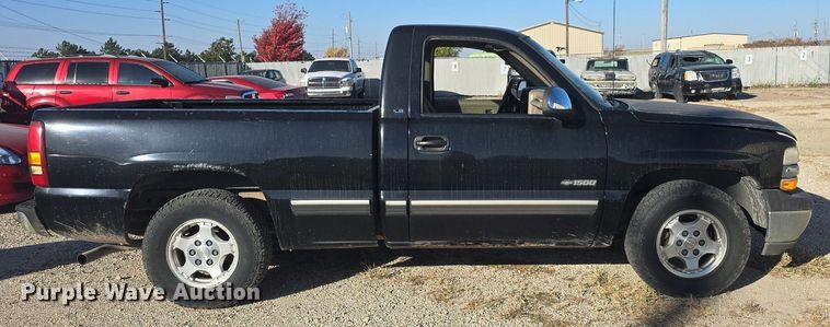 image for item DQ5226 2001 Chevrolet Silverado 1500 pickup truck
