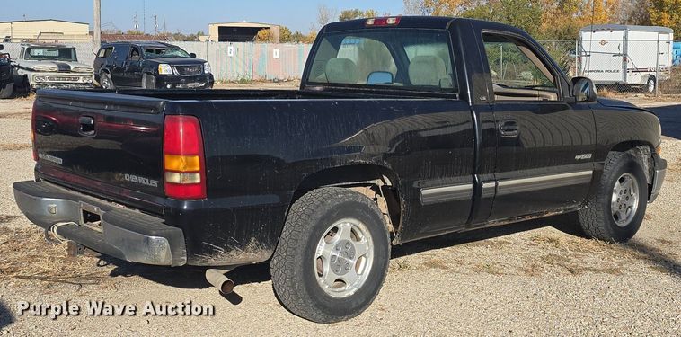 image for item DQ5226 2001 Chevrolet Silverado 1500 pickup truck