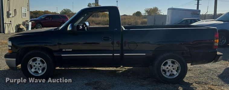 image for item DQ5226 2001 Chevrolet Silverado 1500 pickup truck