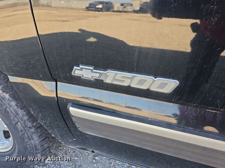 image for item DQ5226 2001 Chevrolet Silverado 1500 pickup truck