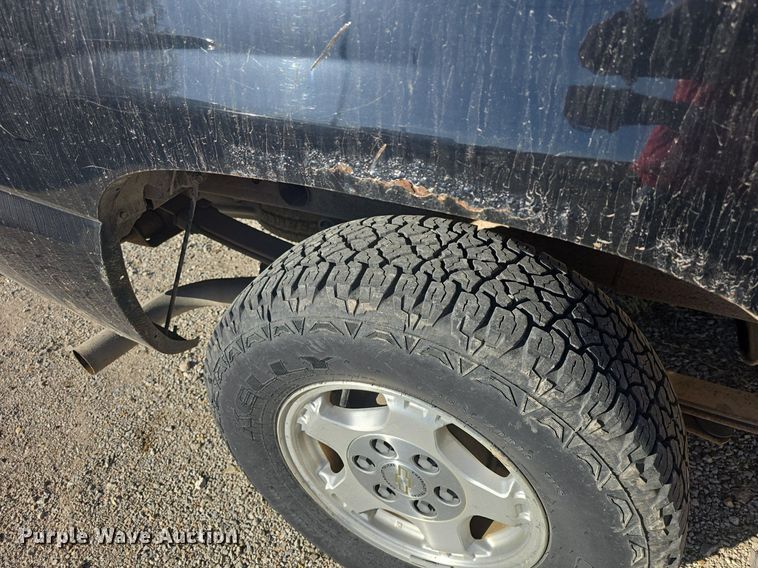 image for item DQ5226 2001 Chevrolet Silverado 1500 pickup truck