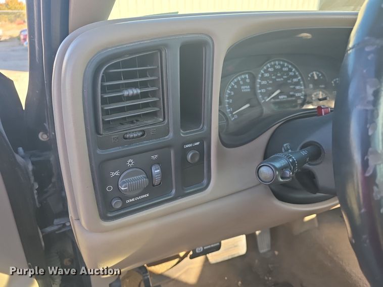 image for item DQ5226 2001 Chevrolet Silverado 1500 pickup truck