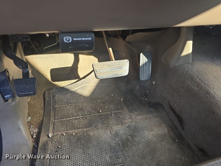 image for item DQ5226 2001 Chevrolet Silverado 1500 pickup truck