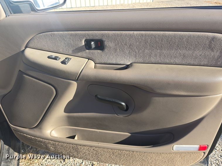 image for item DQ5226 2001 Chevrolet Silverado 1500 pickup truck