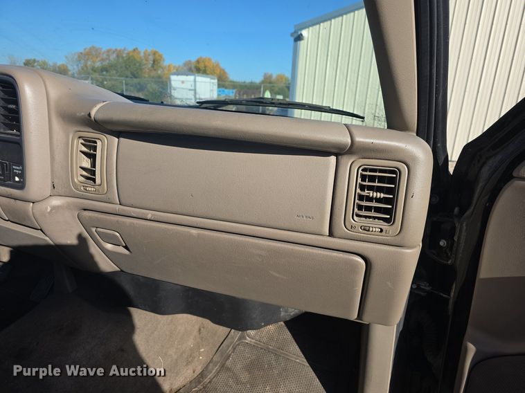 image for item DQ5226 2001 Chevrolet Silverado 1500 pickup truck