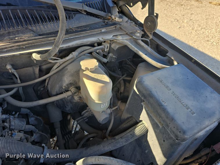 image for item DQ5226 2001 Chevrolet Silverado 1500 pickup truck