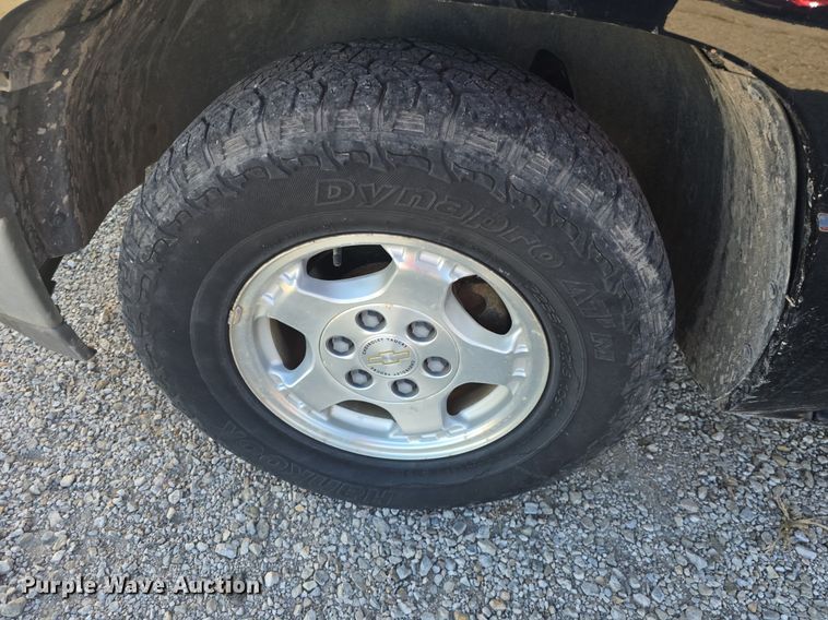 image for item DQ5226 2001 Chevrolet Silverado 1500 pickup truck