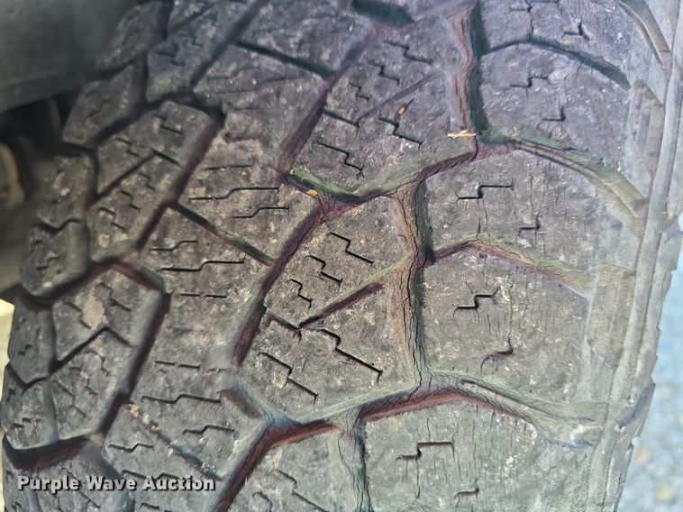 image for item DQ5226 2001 Chevrolet Silverado 1500 pickup truck