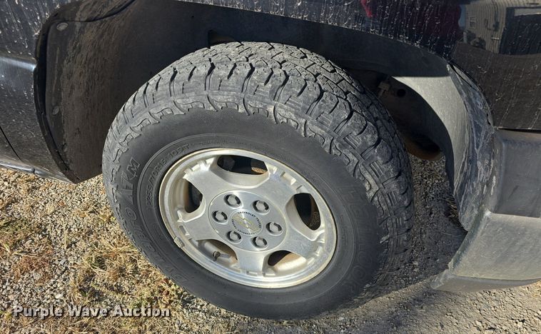 image for item DQ5226 2001 Chevrolet Silverado 1500 pickup truck