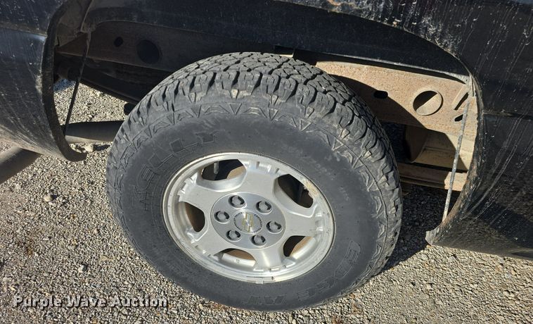 image for item DQ5226 2001 Chevrolet Silverado 1500 pickup truck