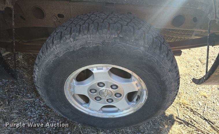 image for item DQ5226 2001 Chevrolet Silverado 1500 pickup truck