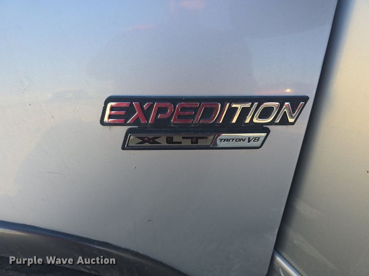 image for item DQ5230 2001 Ford Expedition SUV