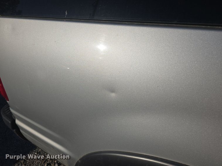 image for item DQ5230 2001 Ford Expedition SUV