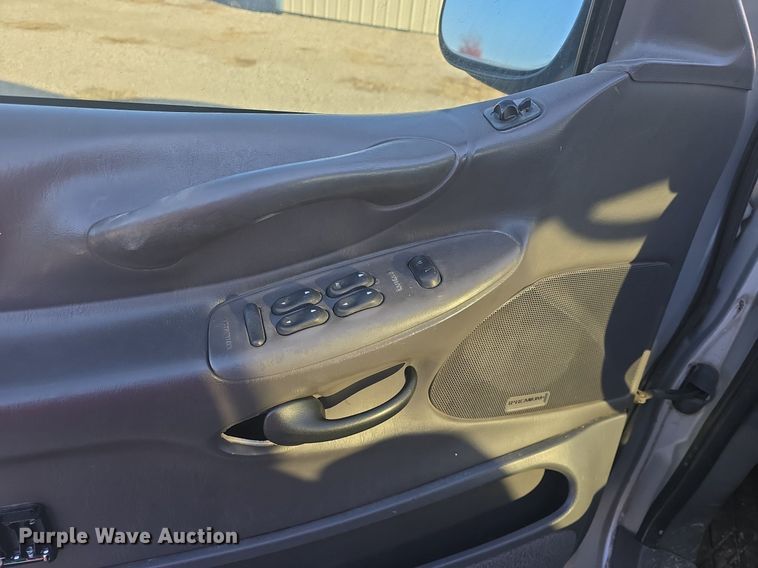 image for item DQ5230 2001 Ford Expedition SUV