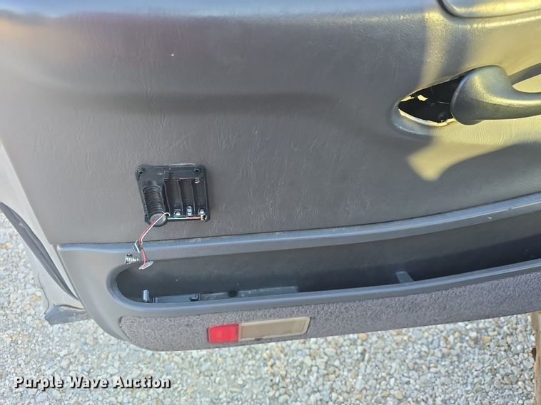 image for item DQ5230 2001 Ford Expedition SUV