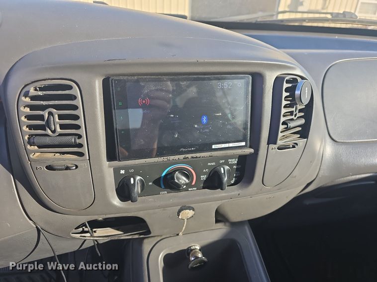 image for item DQ5230 2001 Ford Expedition SUV