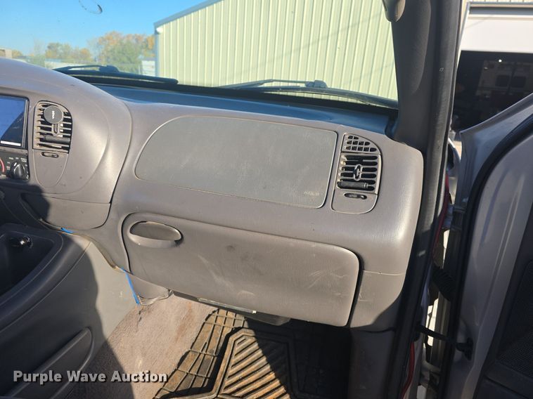 image for item DQ5230 2001 Ford Expedition SUV