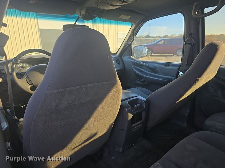 image for item DQ5230 2001 Ford Expedition SUV