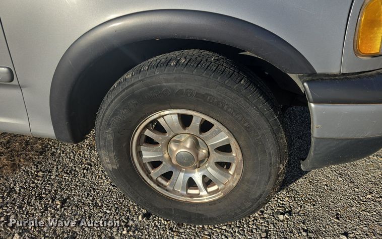 image for item DQ5230 2001 Ford Expedition SUV