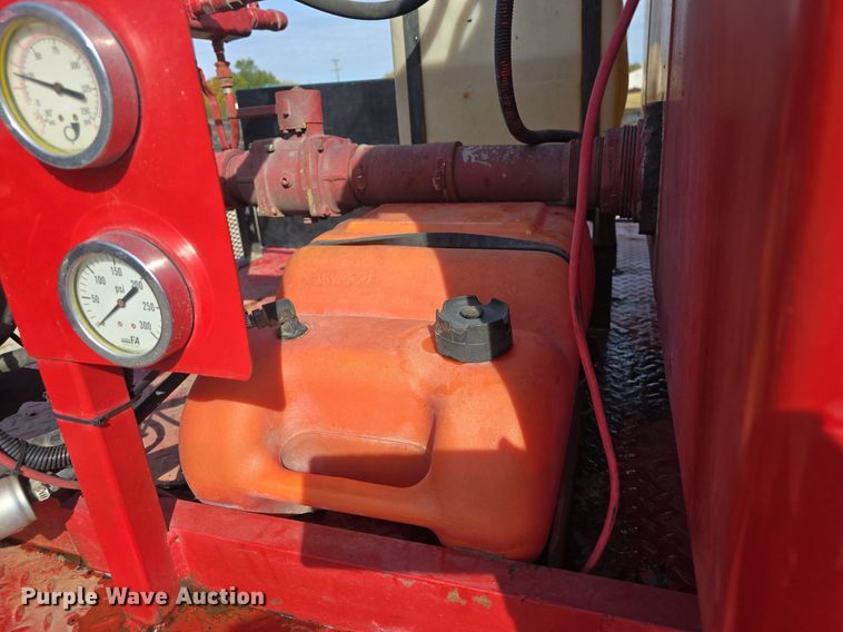 image for item DQ5260 1999 Ford F350 Super Duty  brush fire truck