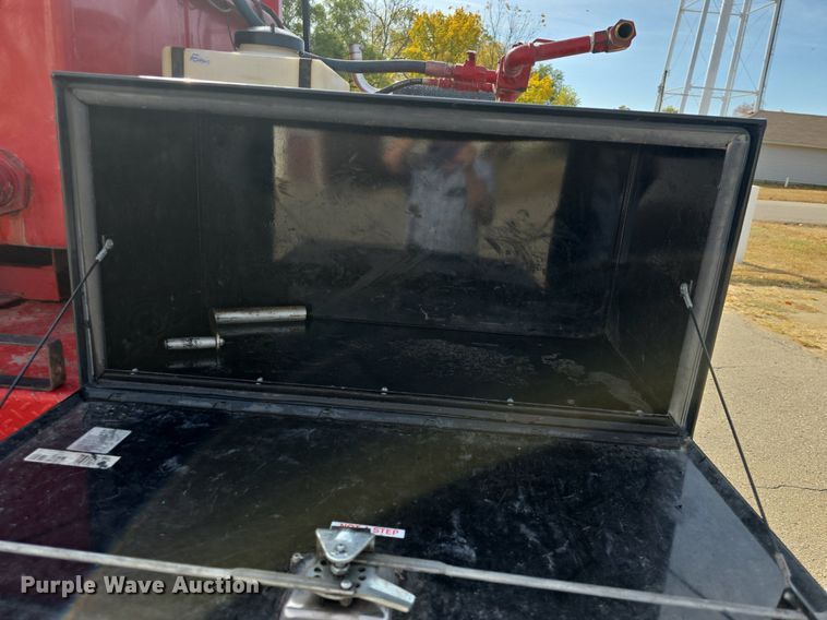 image for item DQ5260 1999 Ford F350 Super Duty  brush fire truck