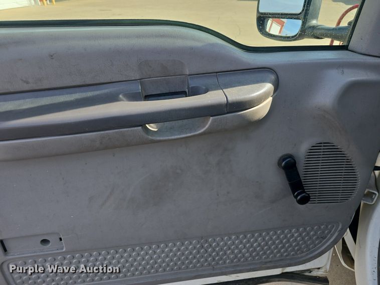 image for item DQ5260 1999 Ford F350 Super Duty  brush fire truck