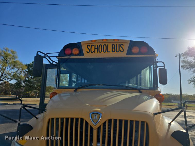 image for item DQ5272 2007 IC CE200 school bus
