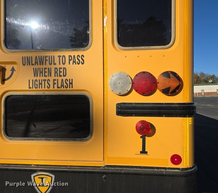 image for item DQ5272 2007 IC CE200 school bus