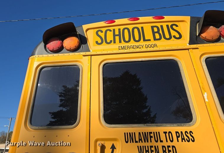 image for item DQ5272 2007 IC CE200 school bus