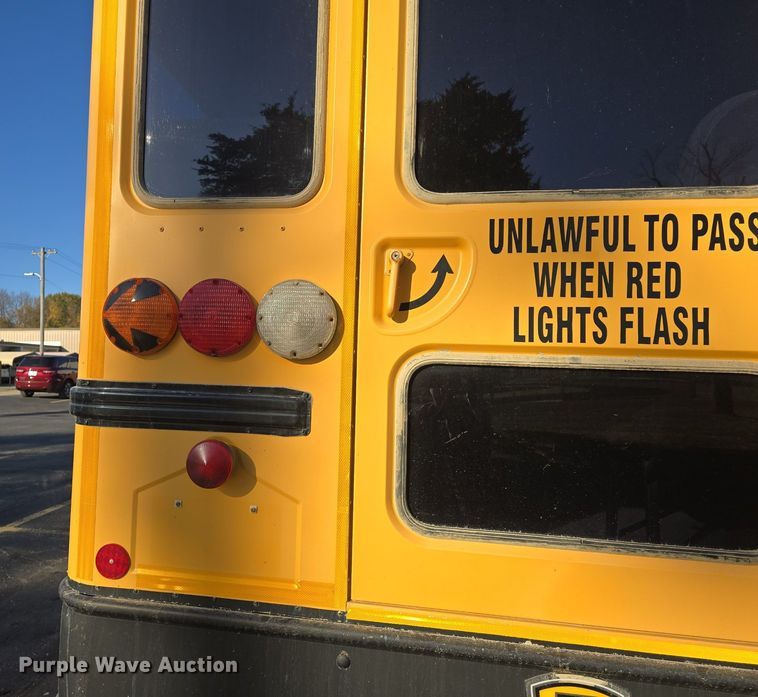 image for item DQ5272 2007 IC CE200 school bus