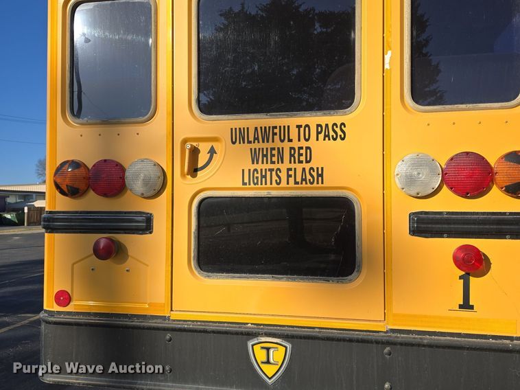 image for item DQ5272 2007 IC CE200 school bus