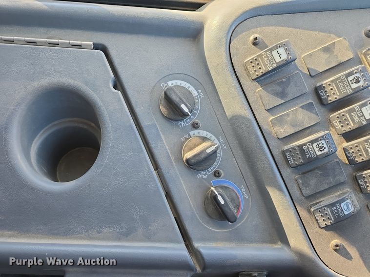 image for item DQ5272 2007 IC CE200 school bus