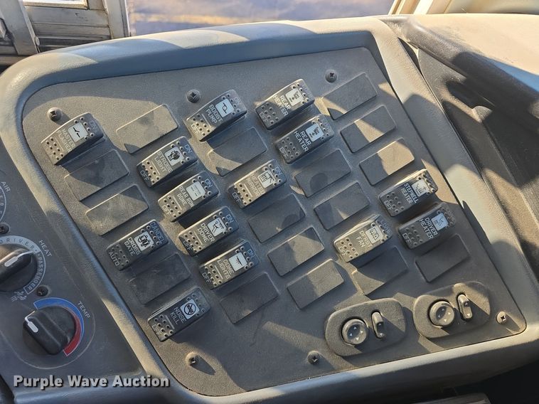 image for item DQ5272 2007 IC CE200 school bus