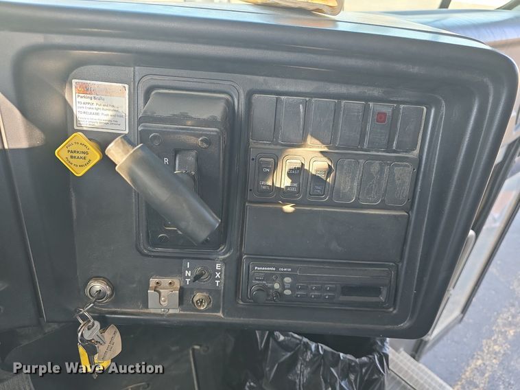 image for item DQ5272 2007 IC CE200 school bus