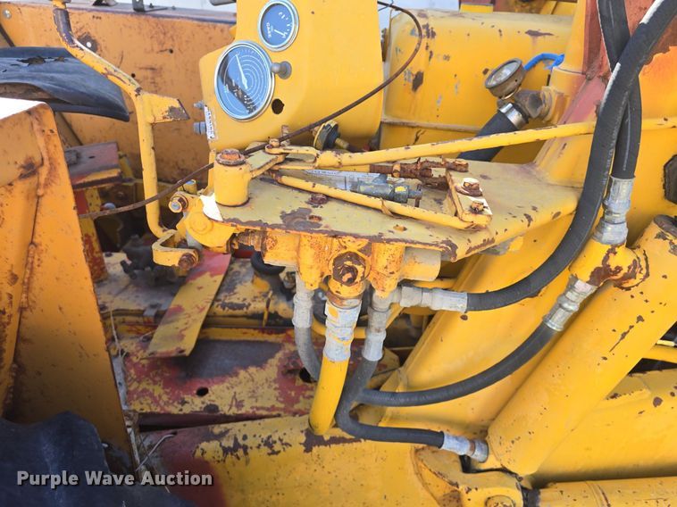 image for item DQ5273 Case 580 Construction King tractor