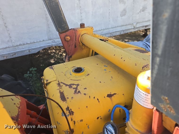 image for item DQ5273 Case 580 Construction King tractor