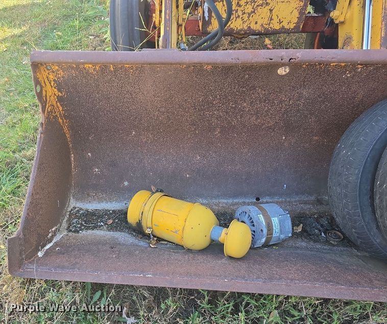 image for item DQ5273 Case 580 Construction King tractor