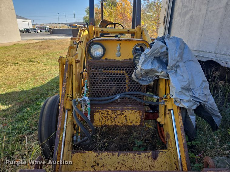 image for item DQ5273 Case 580 Construction King tractor