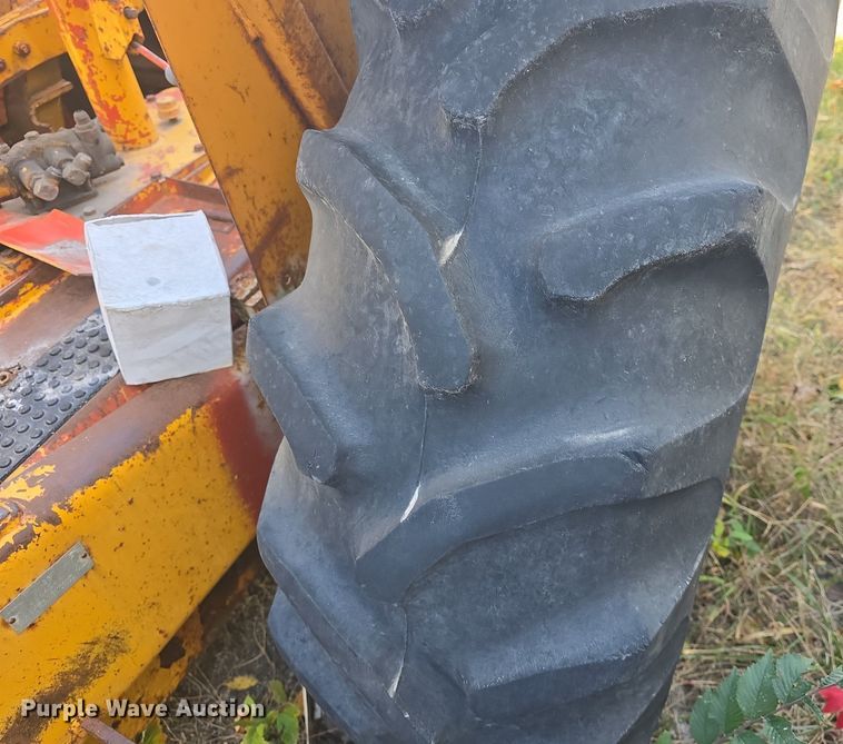 image for item DQ5273 Case 580 Construction King tractor