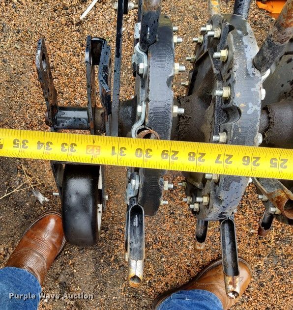 image for item DQ6193 2004 John Deere 2210 MFWD tractor