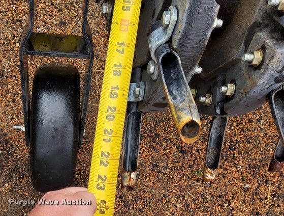 image for item DQ6193 2004 John Deere 2210 MFWD tractor