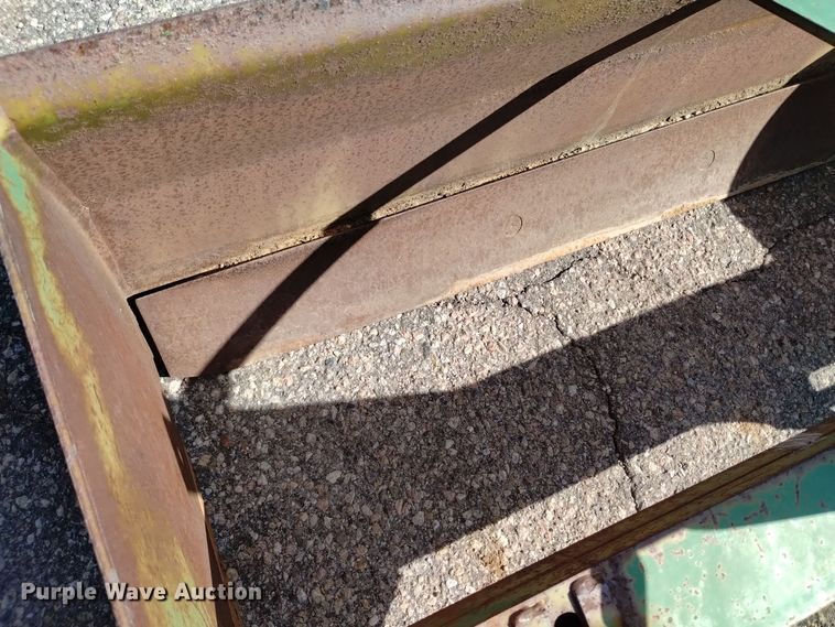 image for item DQ6193 2004 John Deere 2210 MFWD tractor